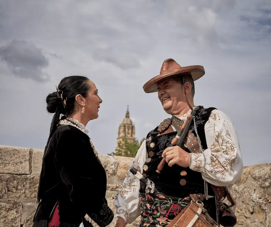 El Mariquelo junto a su esposa en el puente romano