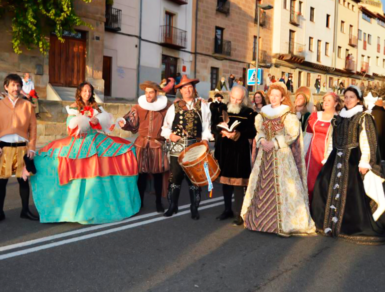 El Mariquelo haciendo pasacalles