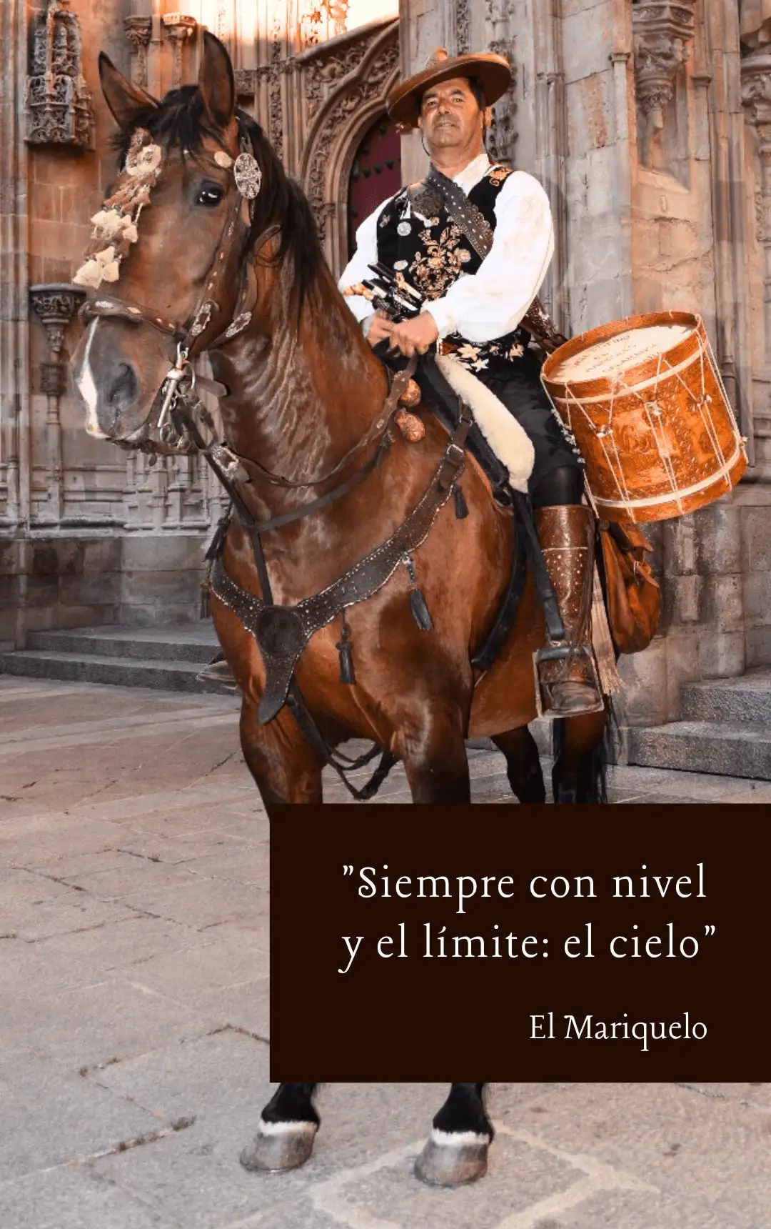 El mariquelo y su frase: "Siempre con nivel y el límite: el cielo"